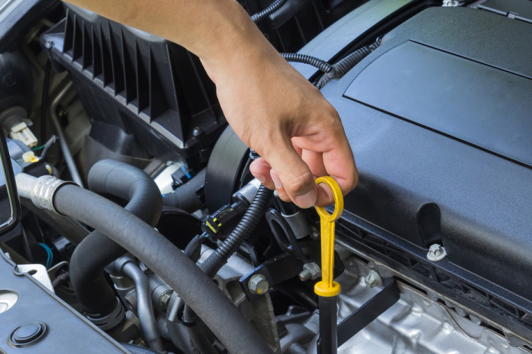 6 Ways to Tell if Your Car Needs an Oil Change